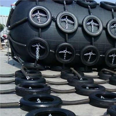 Το Jumbo Fender παρέχει μαξιλάρι κατά τη διάρκεια της προσγείωσης και μειώνει τον θόρυβο κατά τη διάρκεια της πρόσκρουσης